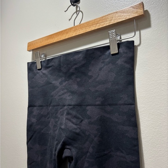 SPANX • Women’s Camo Seamless High Waisted 7/8 Length Leggings Size Medium - Picture 4 of 5